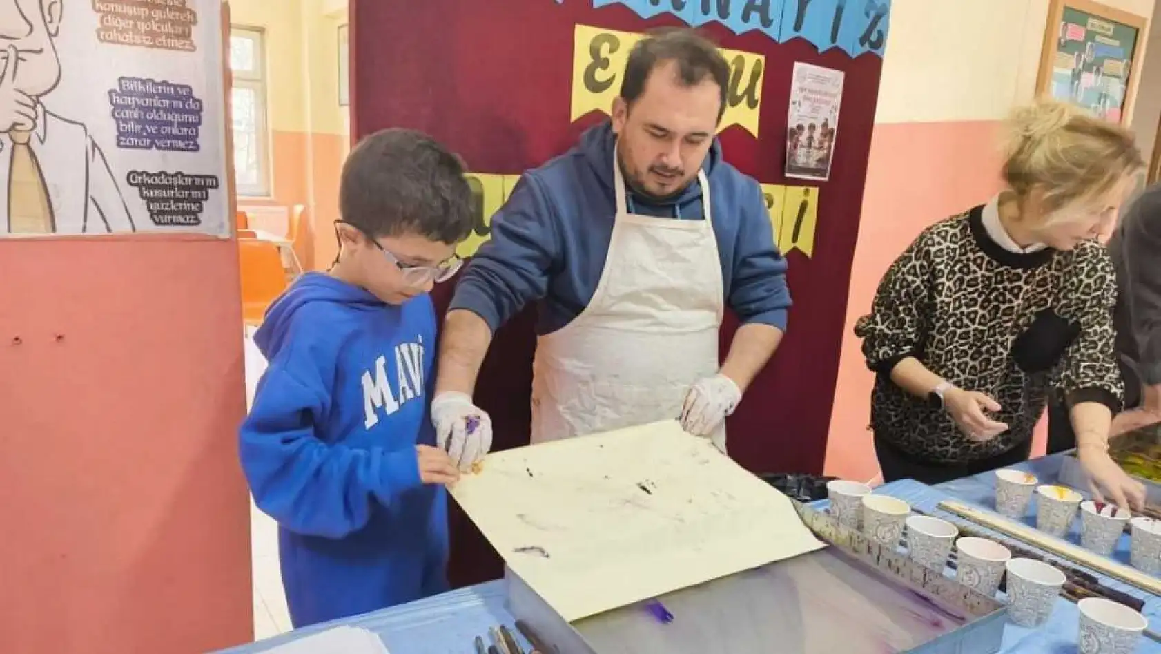 Muğlalı öğrenciler ebru sanatıyla tanıştı