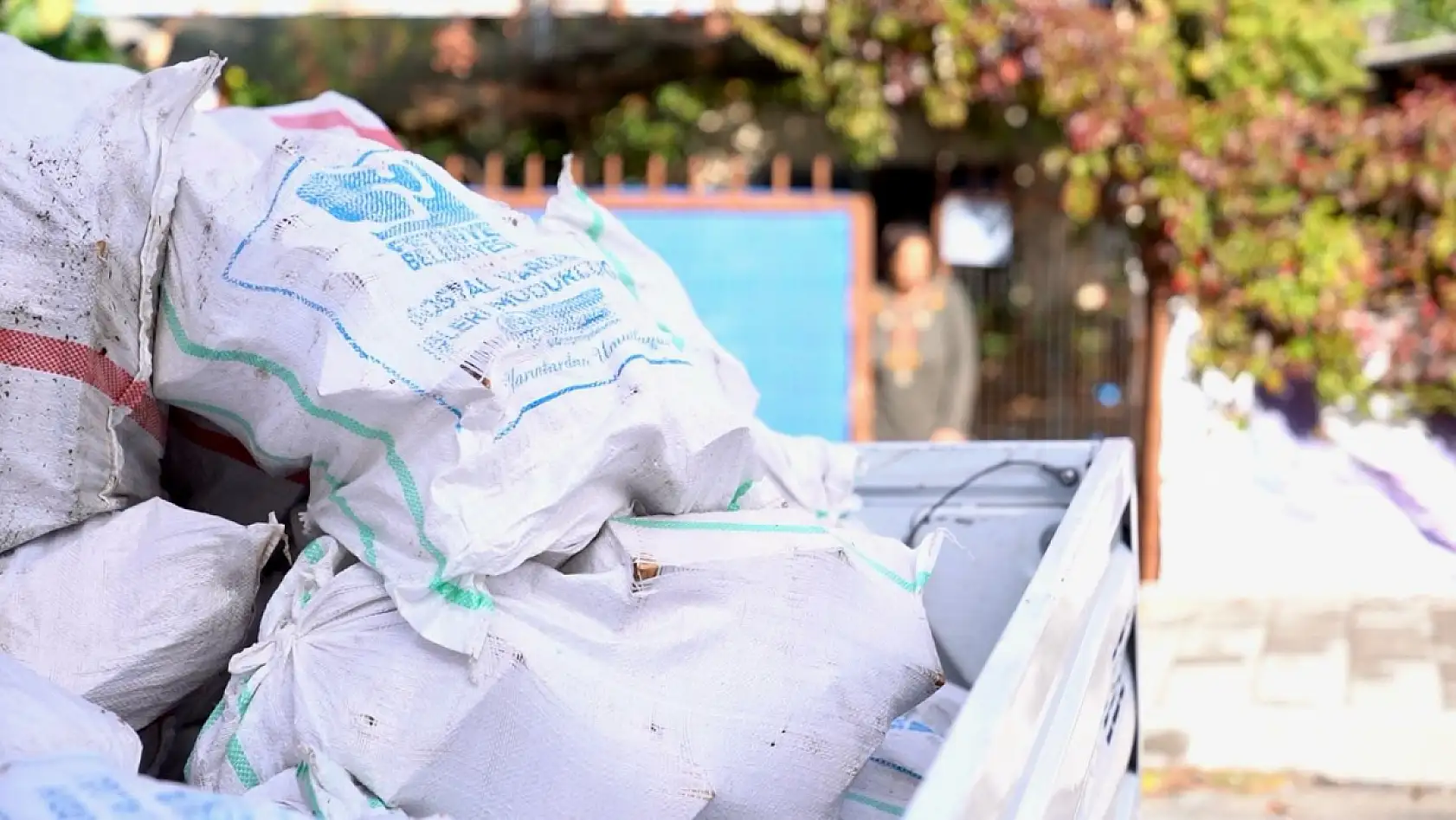 Belediyeden Yakacak Odun Yardımı