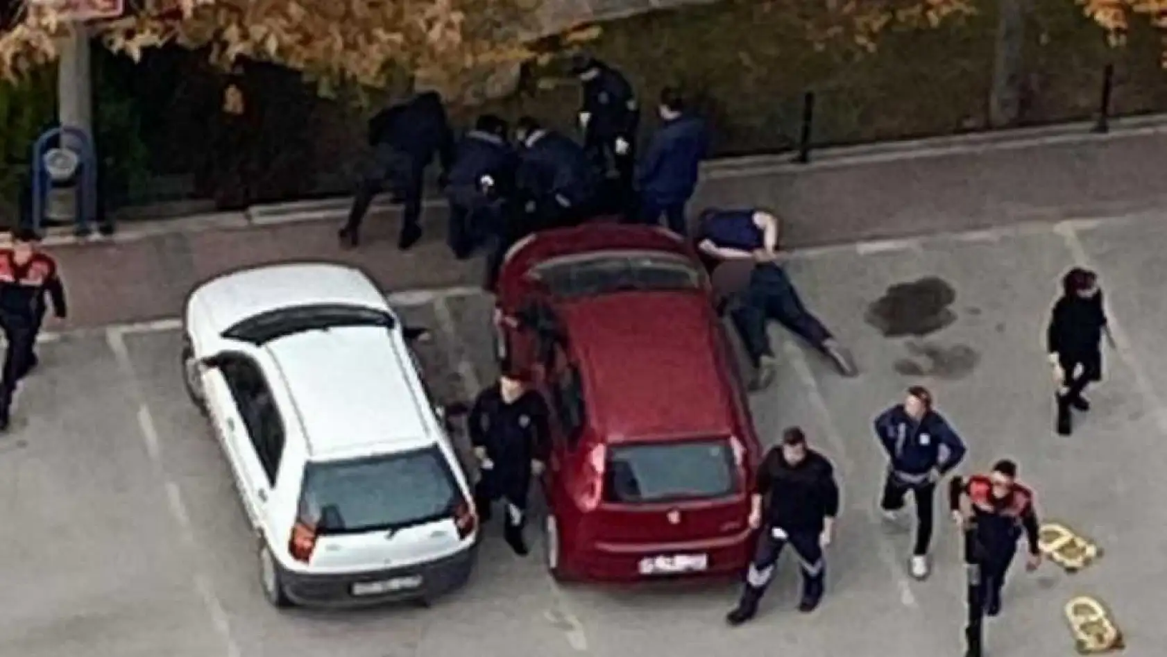 Adliye çıkışı bıçaklı kavga: 3'ü ağır 5 yaralı