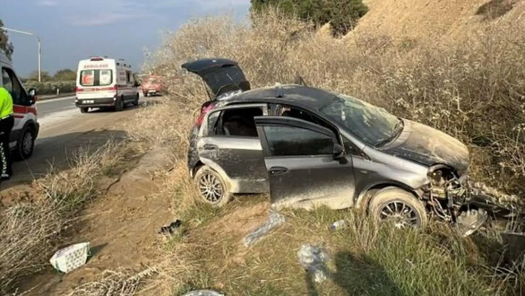 Kontrolden çıkan otomobil, yol kenarına savruldu: 3 yaralı