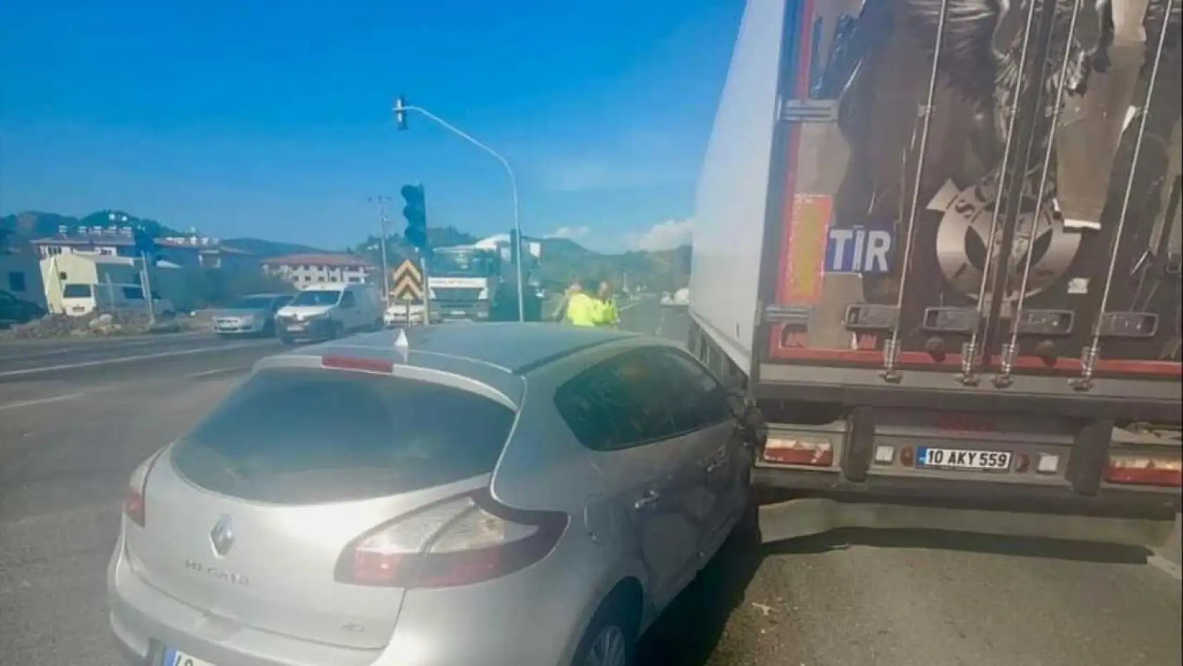 Ortaca Hak Kavşağı'nda trafik kazası: 1 yaralı