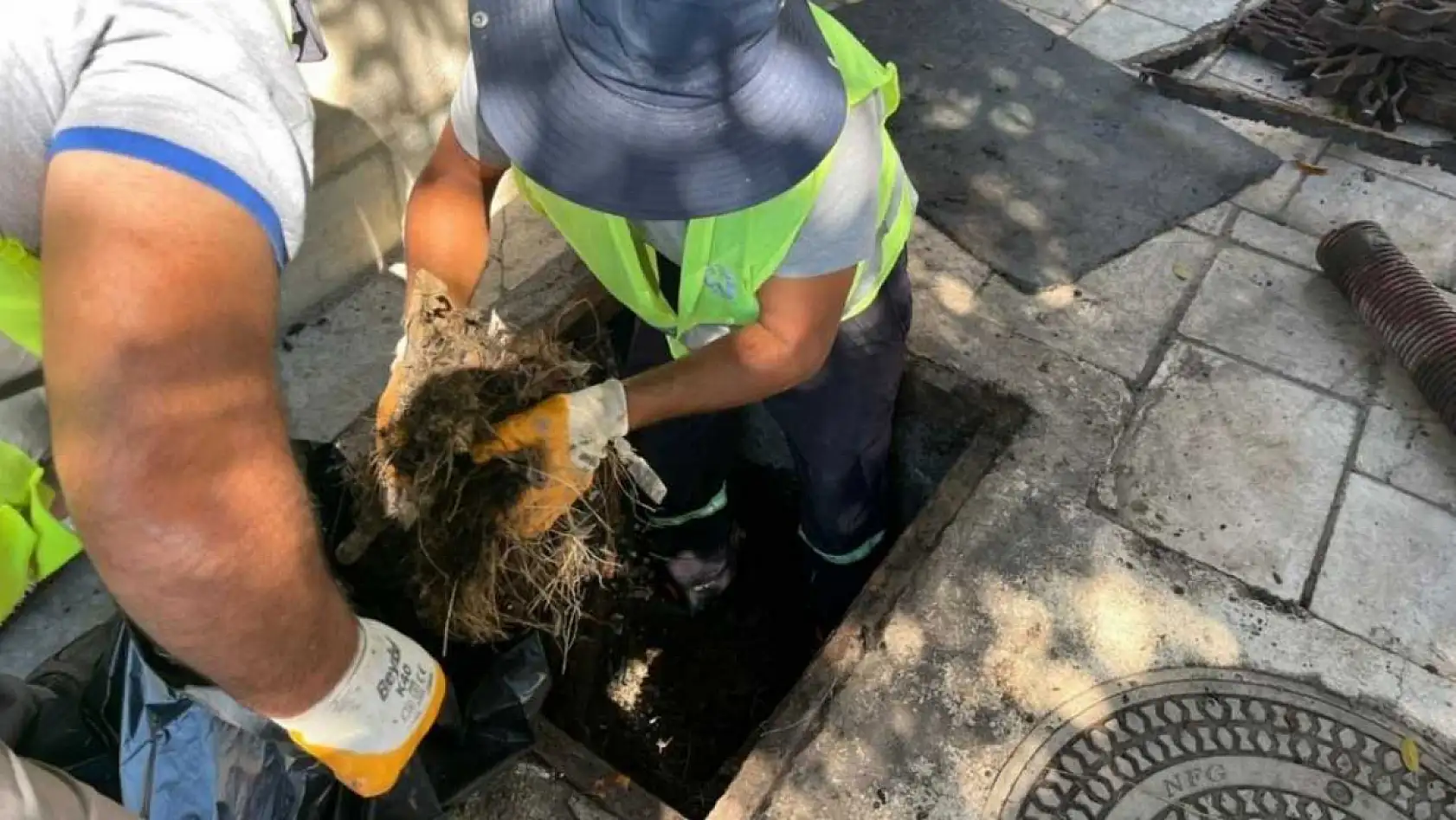 Belediye ekiplerinden derelerde temizlik çalışmaları