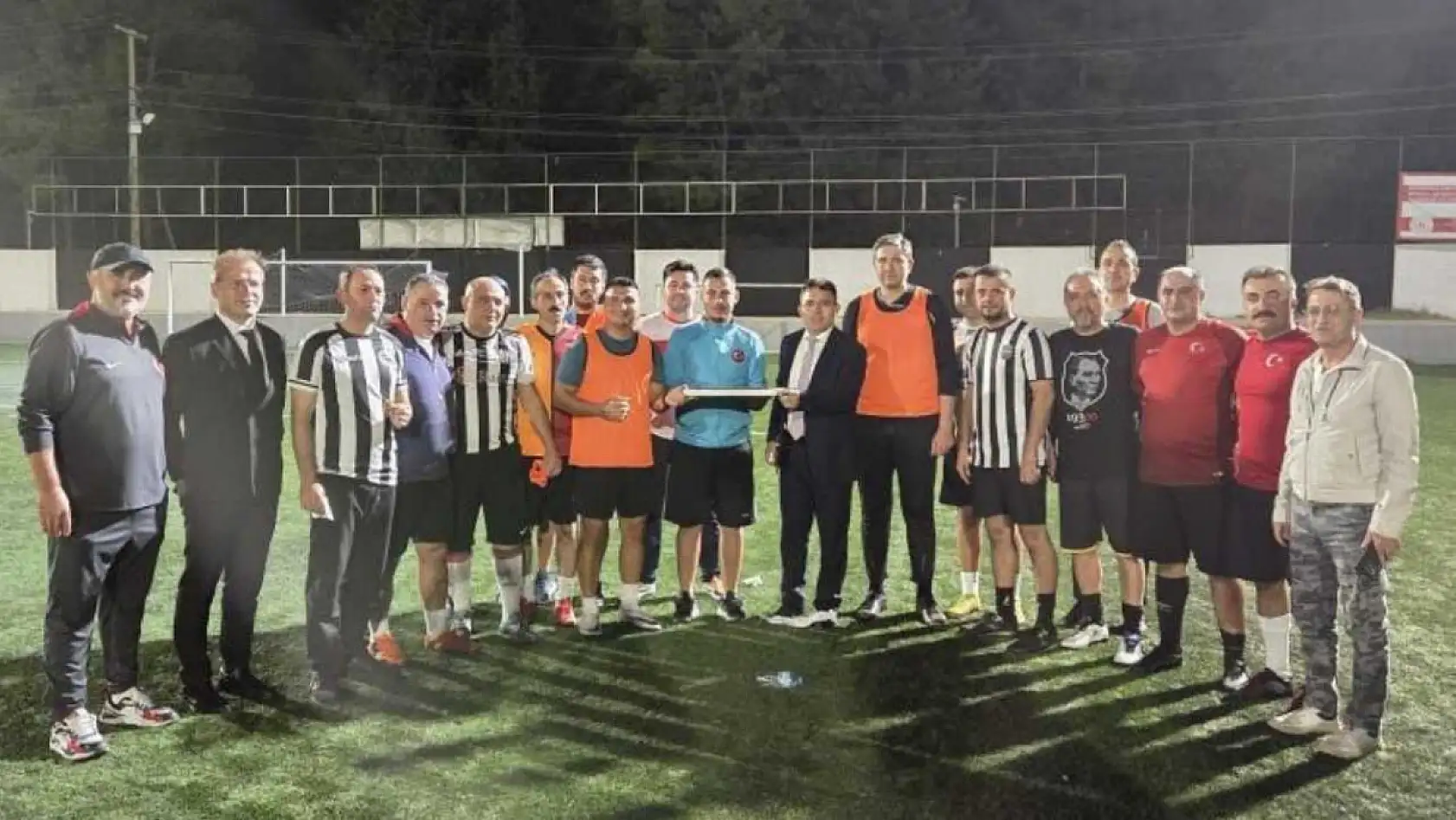 Amatör spor haftasında Marmaris'te dostluk maçı