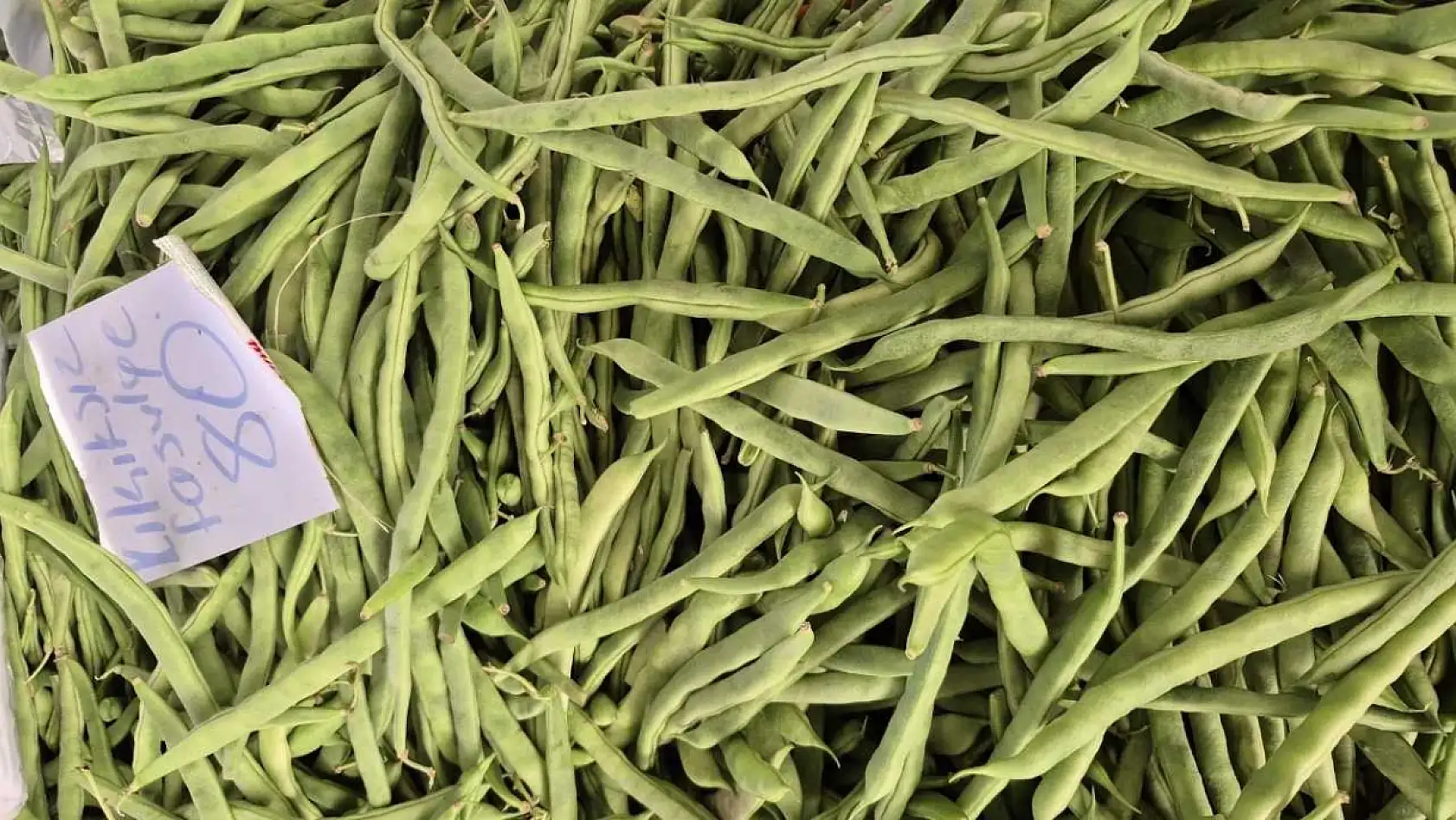 Fethiye'de Cuma Pazarı: Fileler hafif, yük ağır