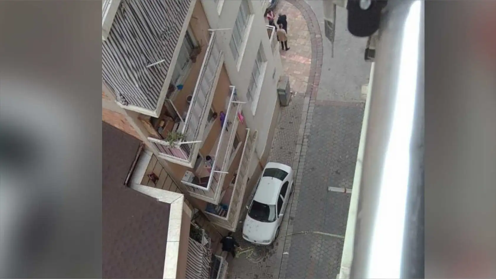 7. katın balkonundan atlayan şahıs hayatını kaybetti