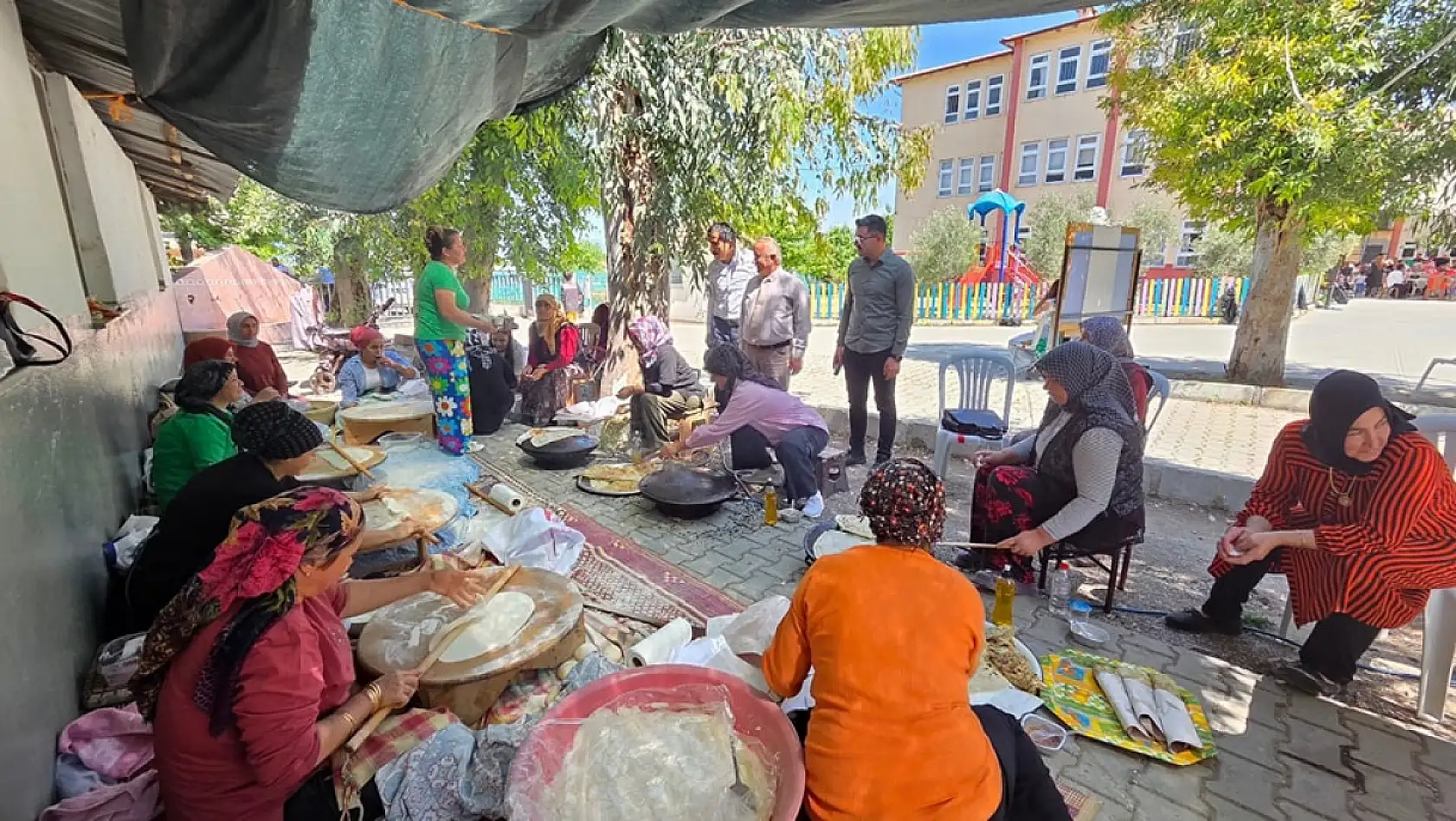 Seydikemer Kadıköy İlkokulu ve Ortaokulundan Renkli Kermes ve Resim Sergisi