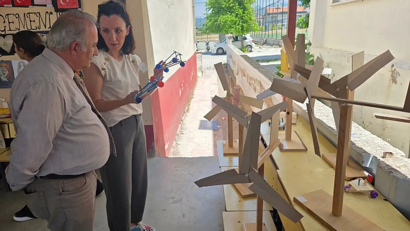 Seydikemer Kadıköy İlkokulu ve Ortaokulundan Renkli Kermes ve Resim Sergisi