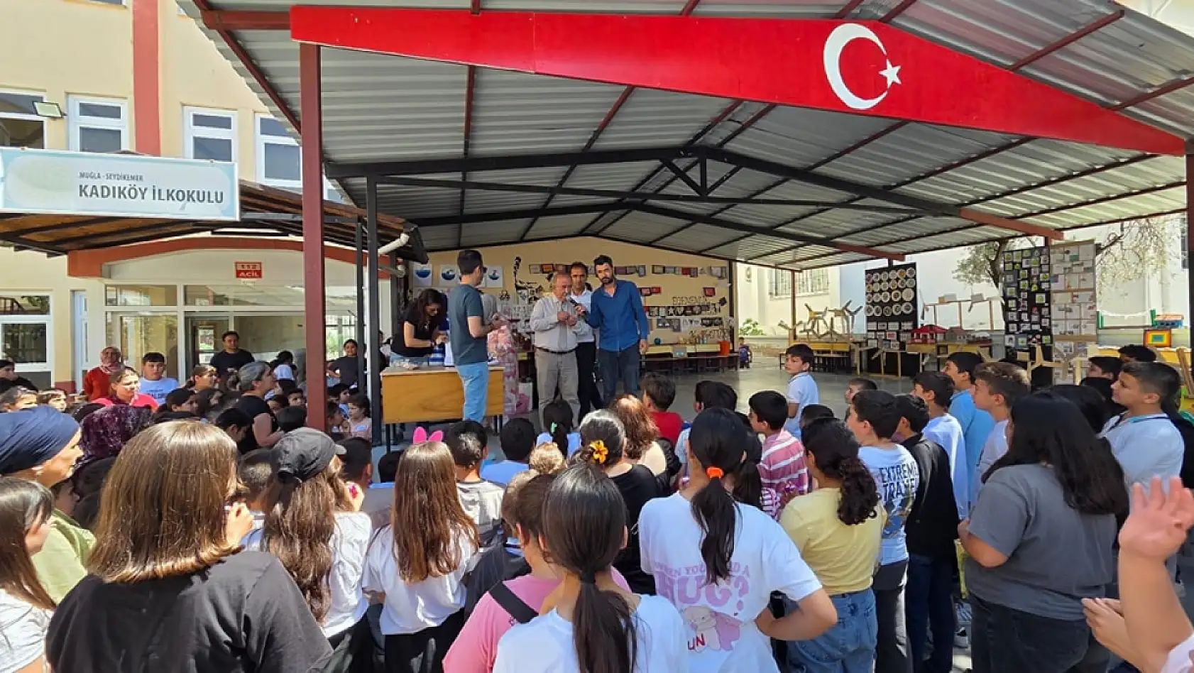 Seydikemer Kadıköy İlkokulu ve Ortaokulundan Renkli Kermes ve Resim Sergisi