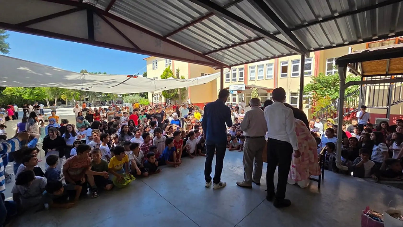 Seydikemer Kadıköy İlkokulu ve Ortaokulundan Renkli Kermes ve Resim Sergisi