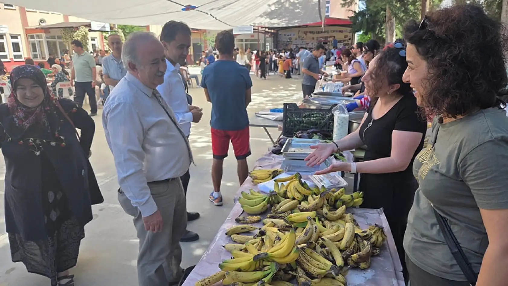 Seydikemer Kadıköy İlkokulu ve Ortaokulundan Renkli Kermes ve Resim Sergisi