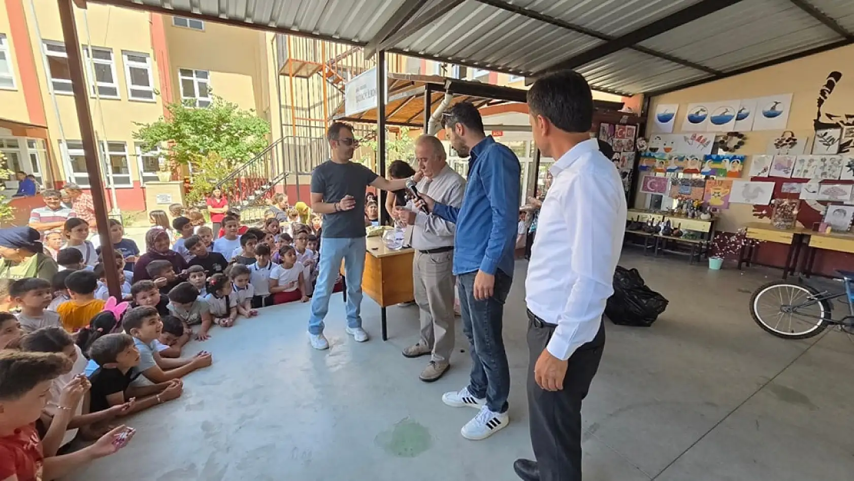 Seydikemer Kadıköy İlkokulu ve Ortaokulundan Renkli Kermes ve Resim Sergisi