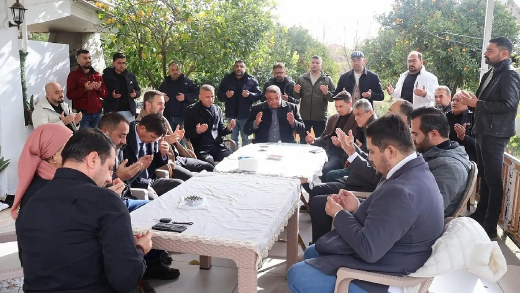 Fethiye'de merhum Cengiz Çay kabri başında anıldı, lokma hayrı yapıldı