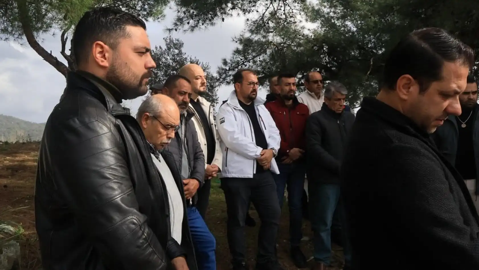 Fethiye'de merhum Cengiz Çay kabri başında anıldı, lokma hayrı yapıldı
