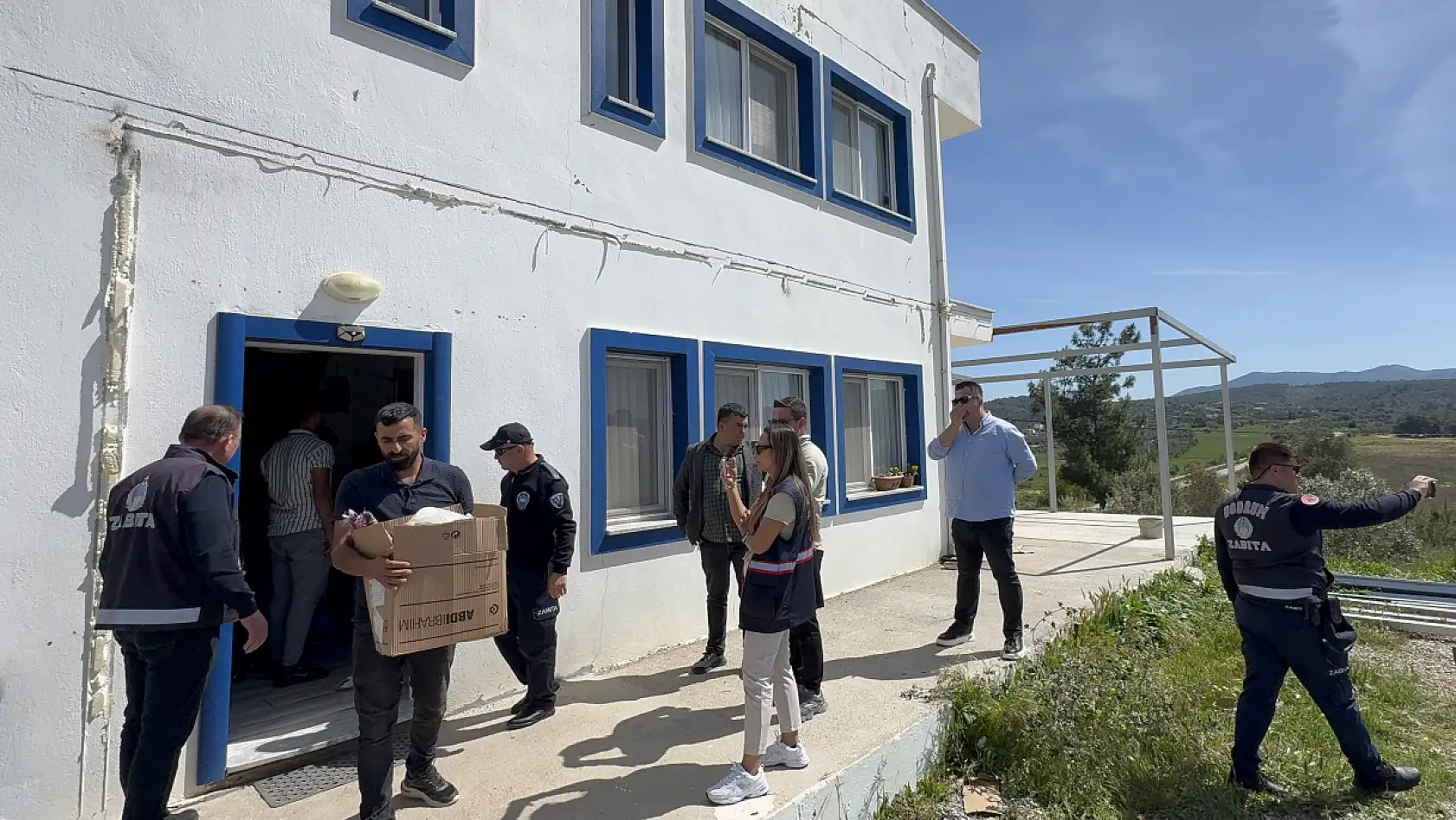 Bodrum'da hazine arazisine yapılan kaçak villa ve depolar yıkıldı