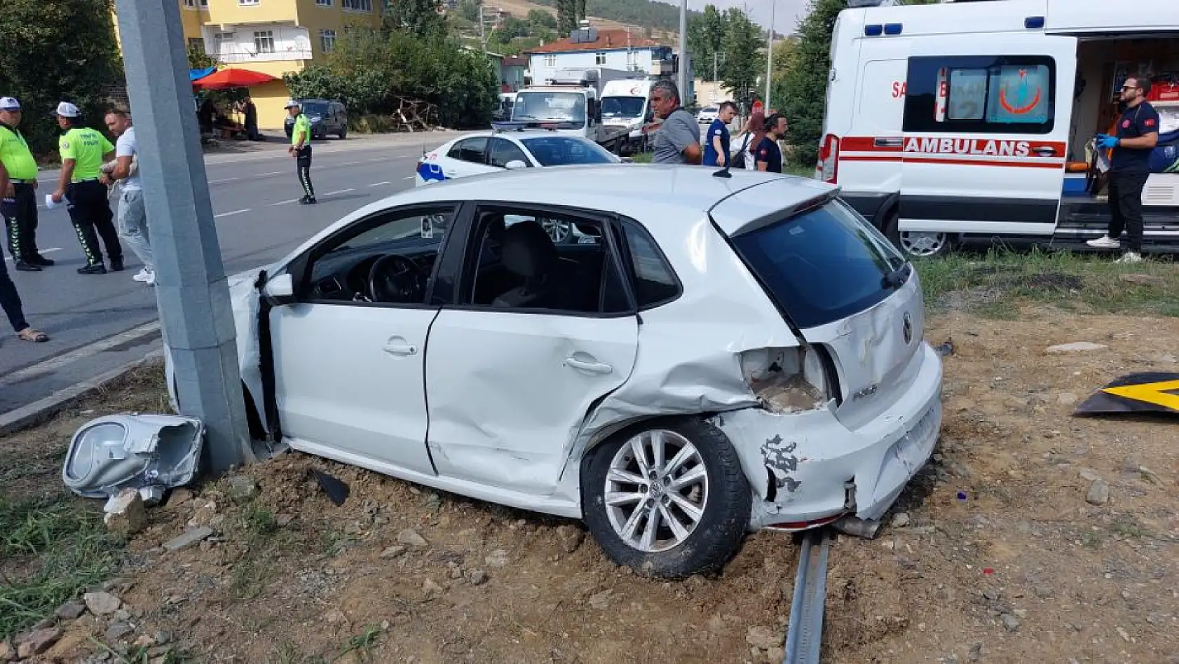 Sağlık çalışanlarının araçları çarpıştı: 3'ü hemşire 7 yaralı