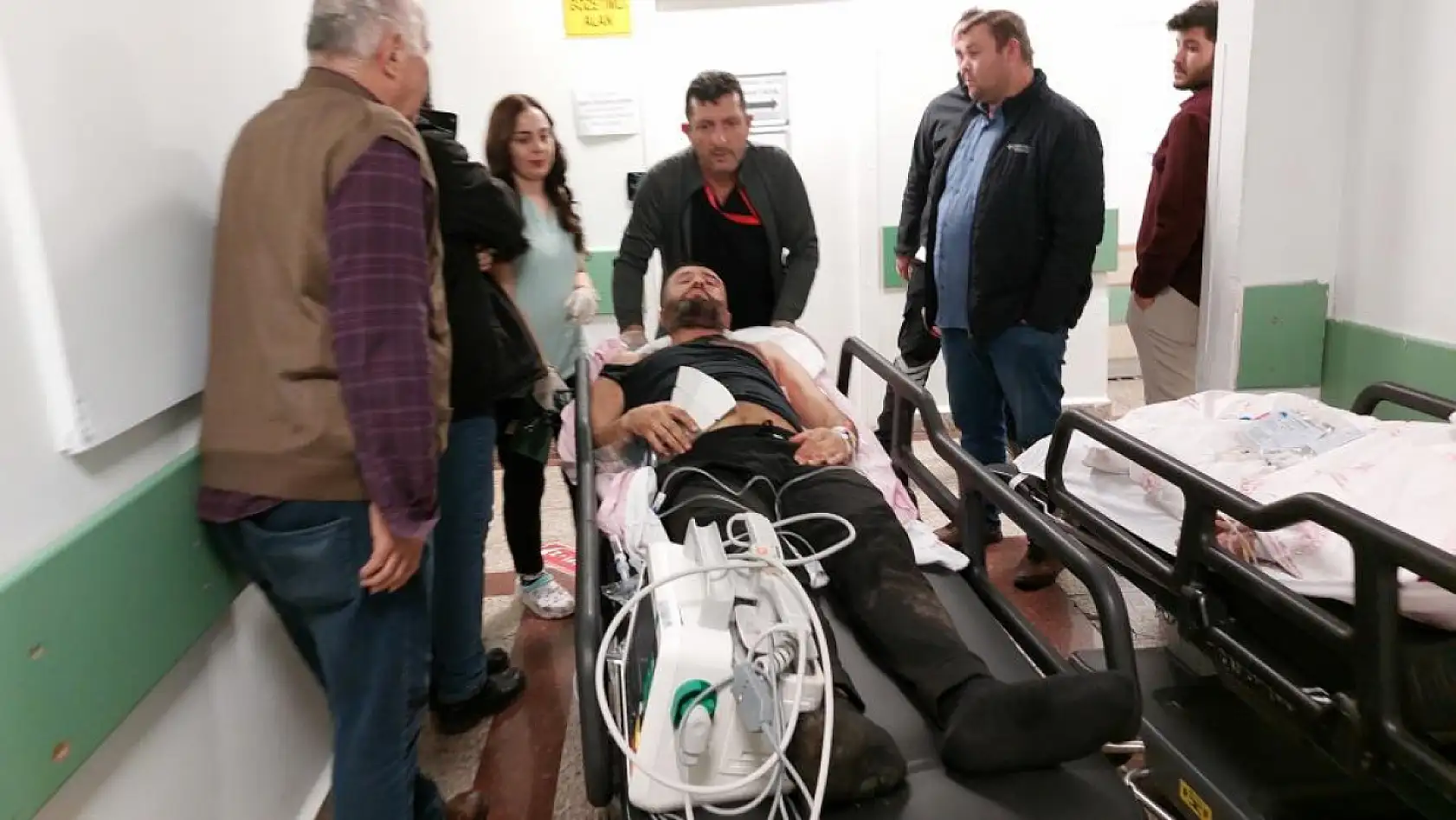 Parkta arkadaşını bıçakla ağır yaraladı, polise direndi