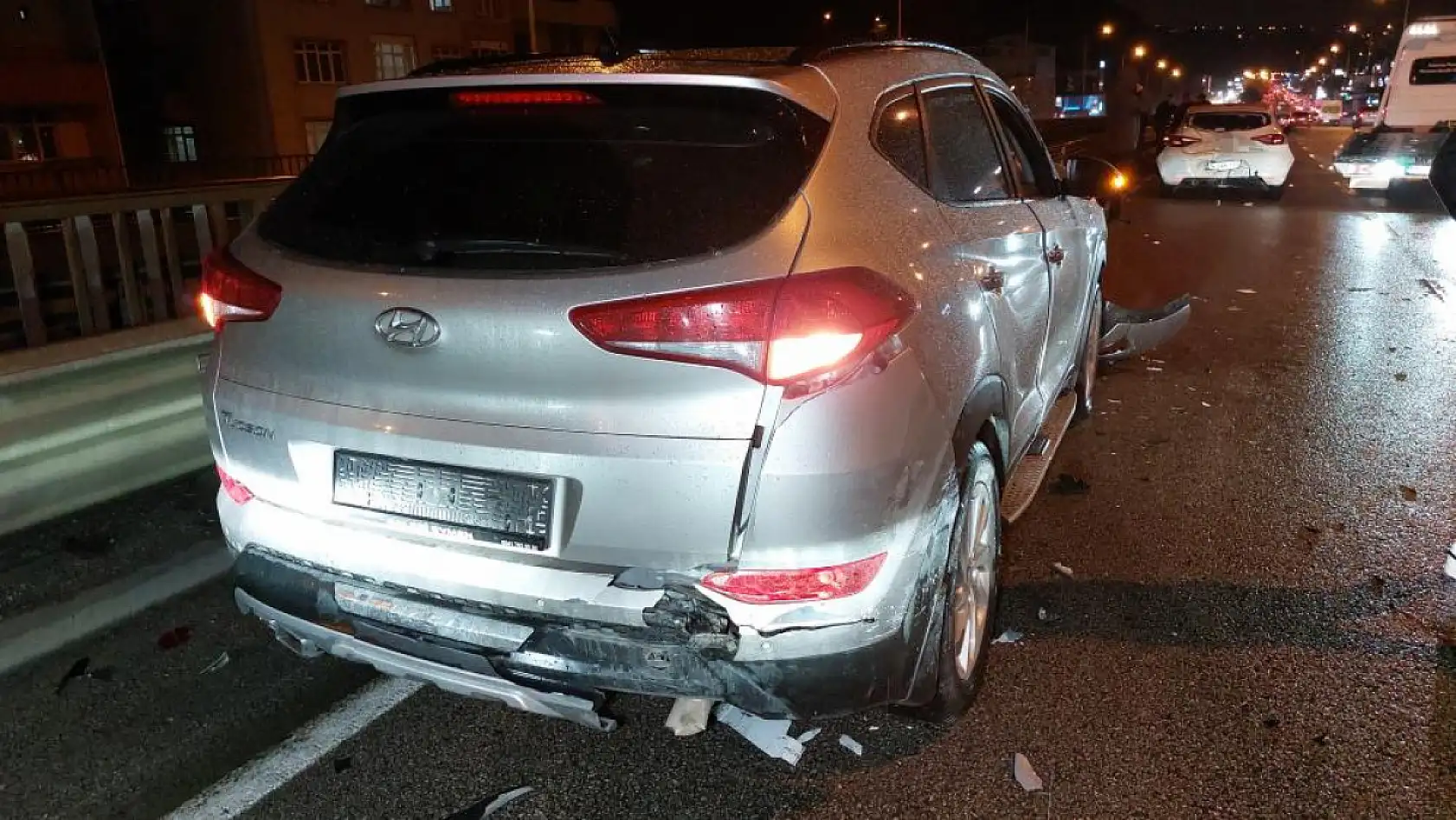 4 araçlı zincirleme trafik kazası: 3 yaralı