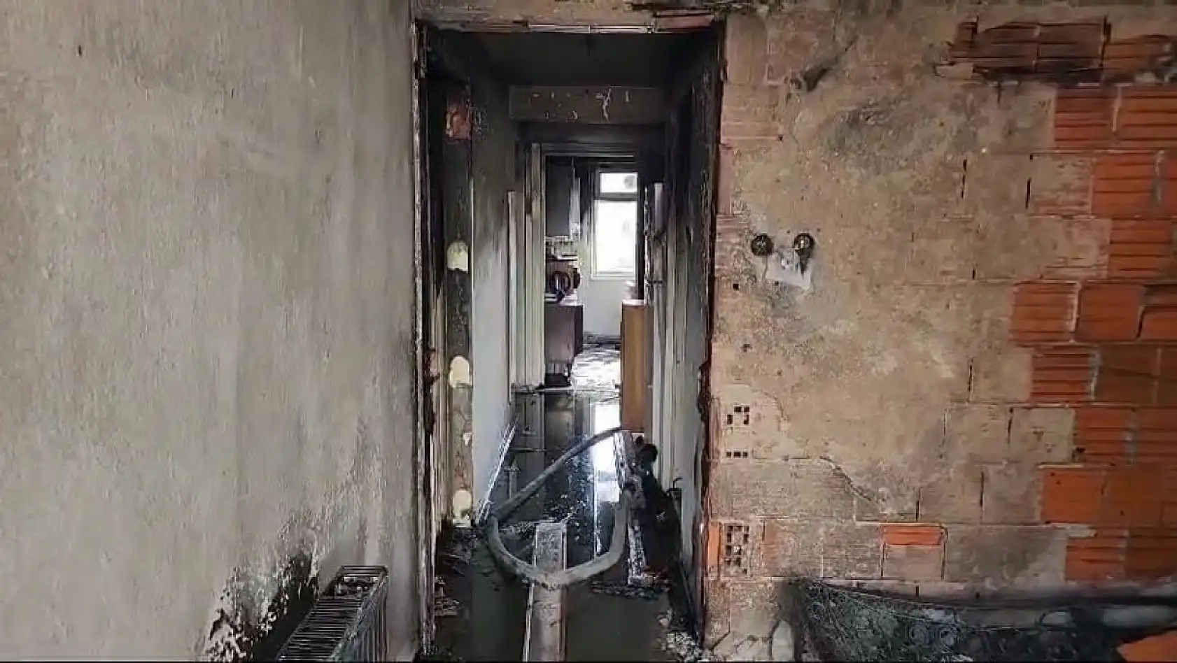 Ev yangınında 1 kişi hayatını kaybetti