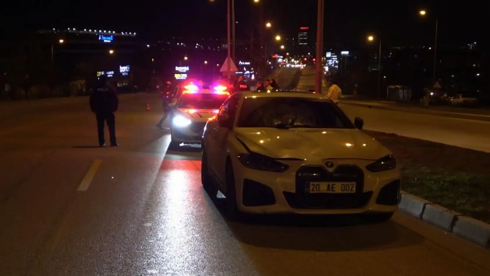 Yolun karşısına geçmeye çalışan yaşlı adam otomobilin çarpması sonucu öldü