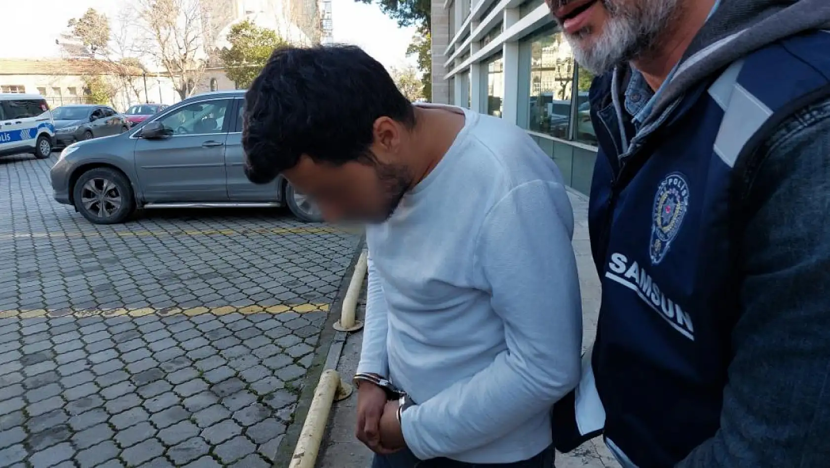 Sokakta taciz ettiği kadını, kendisine tepki gösterince darp ederek hastanelik etti