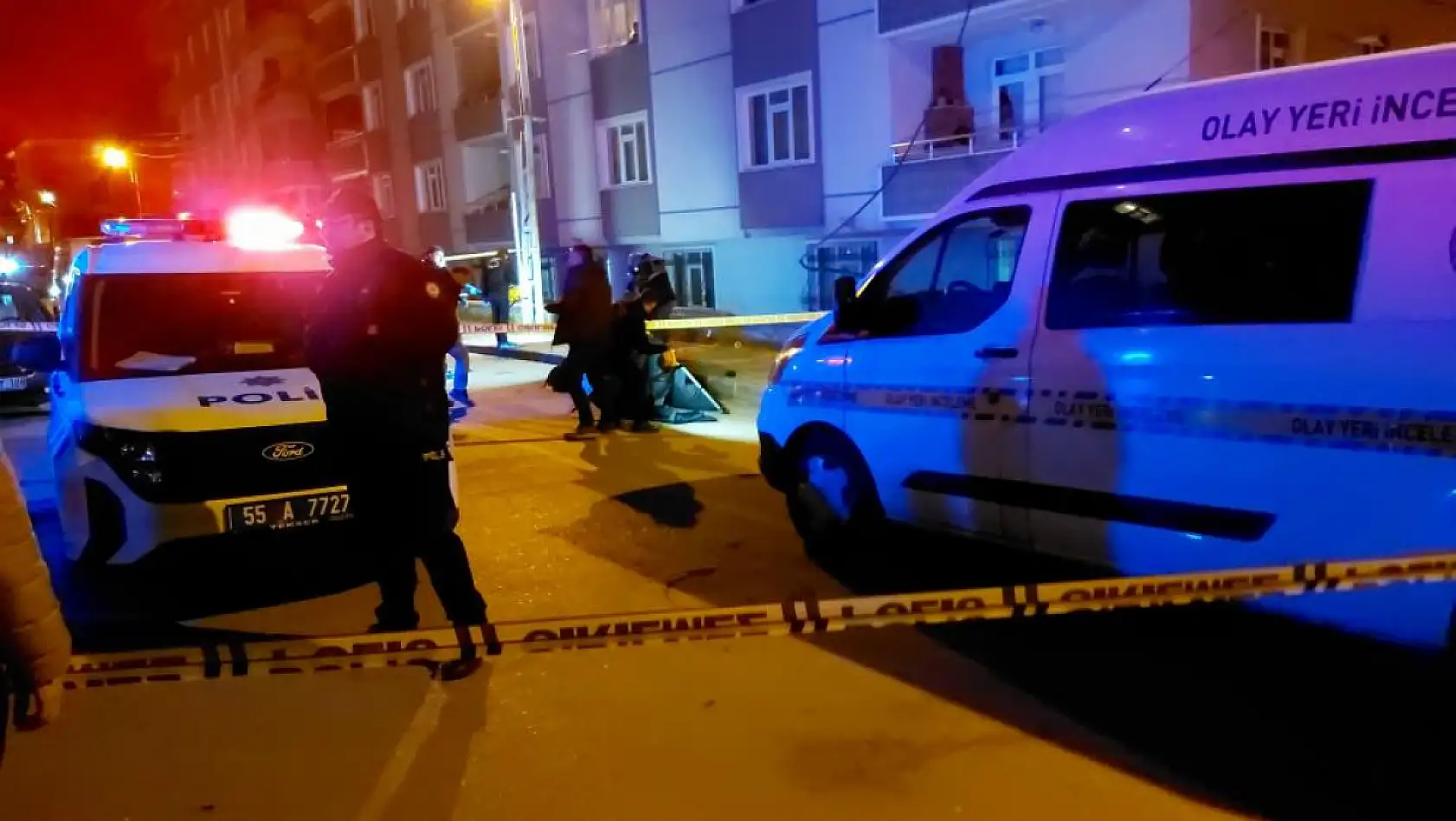 Koca dehşeti: Eşini sokak ortasında öldürdü