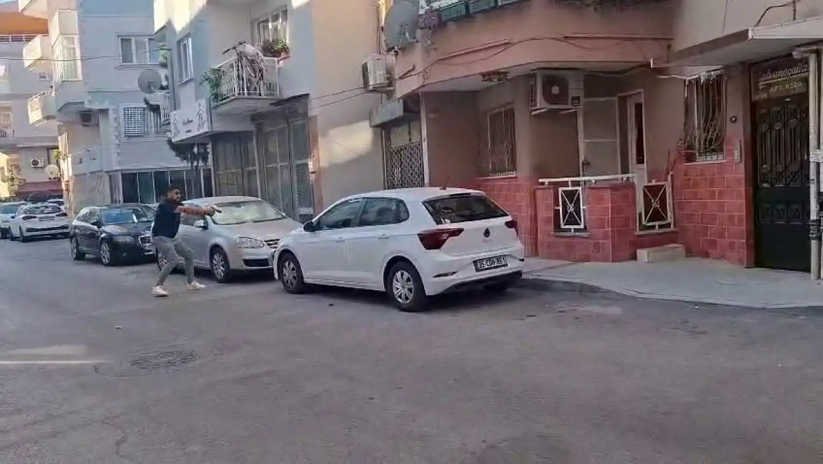 İzmir'de polis merkezine saldırı anının görüntüleri ortaya çıktı