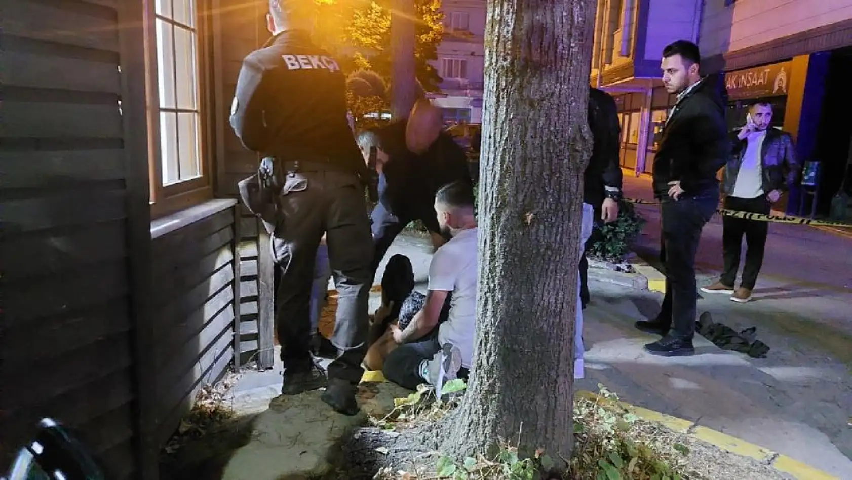 'Kızıma uyuşturucu sattın' diyerek kurşun yağdırdı: 1 yaralı