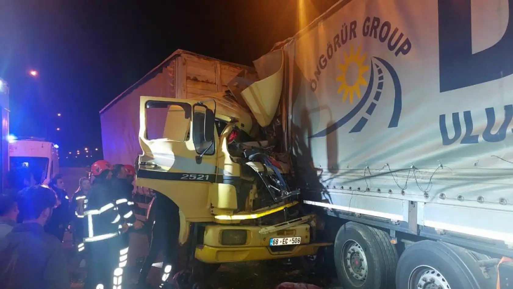 Orta Şeritte Duran Tır Ölüm Getirdi! Kamyon Sürücüsü Olay Yerinde Can Verdi