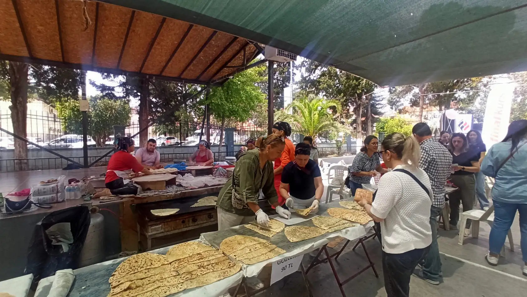 Fethiye Gazi Ortaokulu'nda okul yararına Kermes düzenlendi