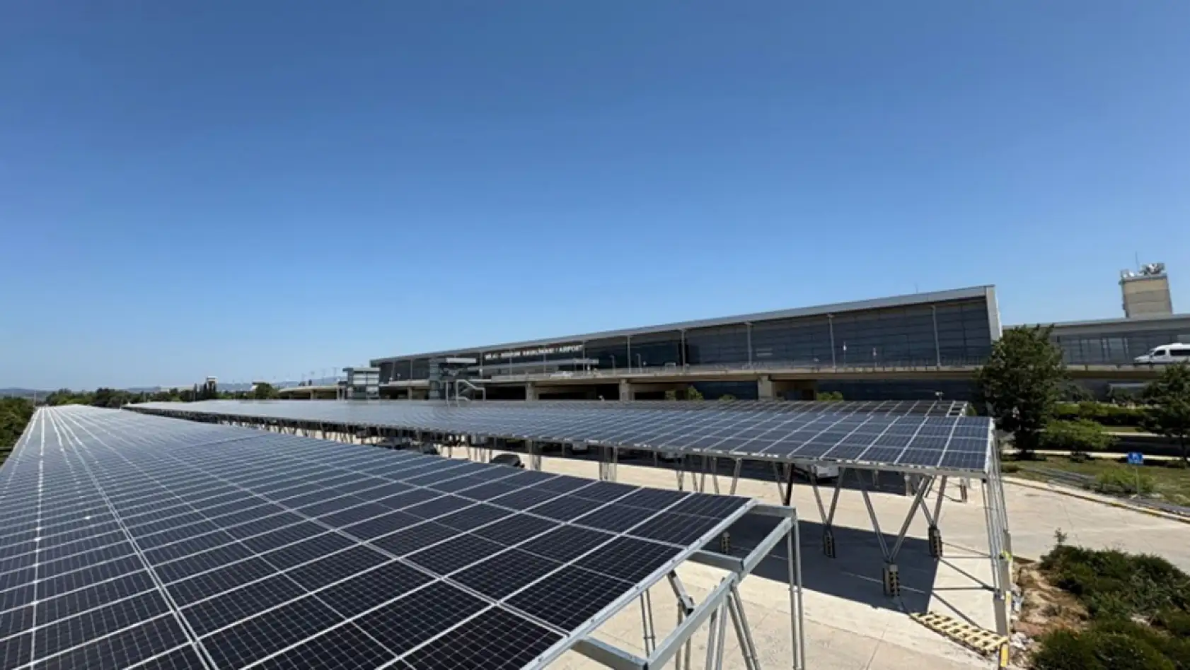Milas-Bodrum Havalimanı'nda güneş enerjisi santrali kurulumu tamamlandı