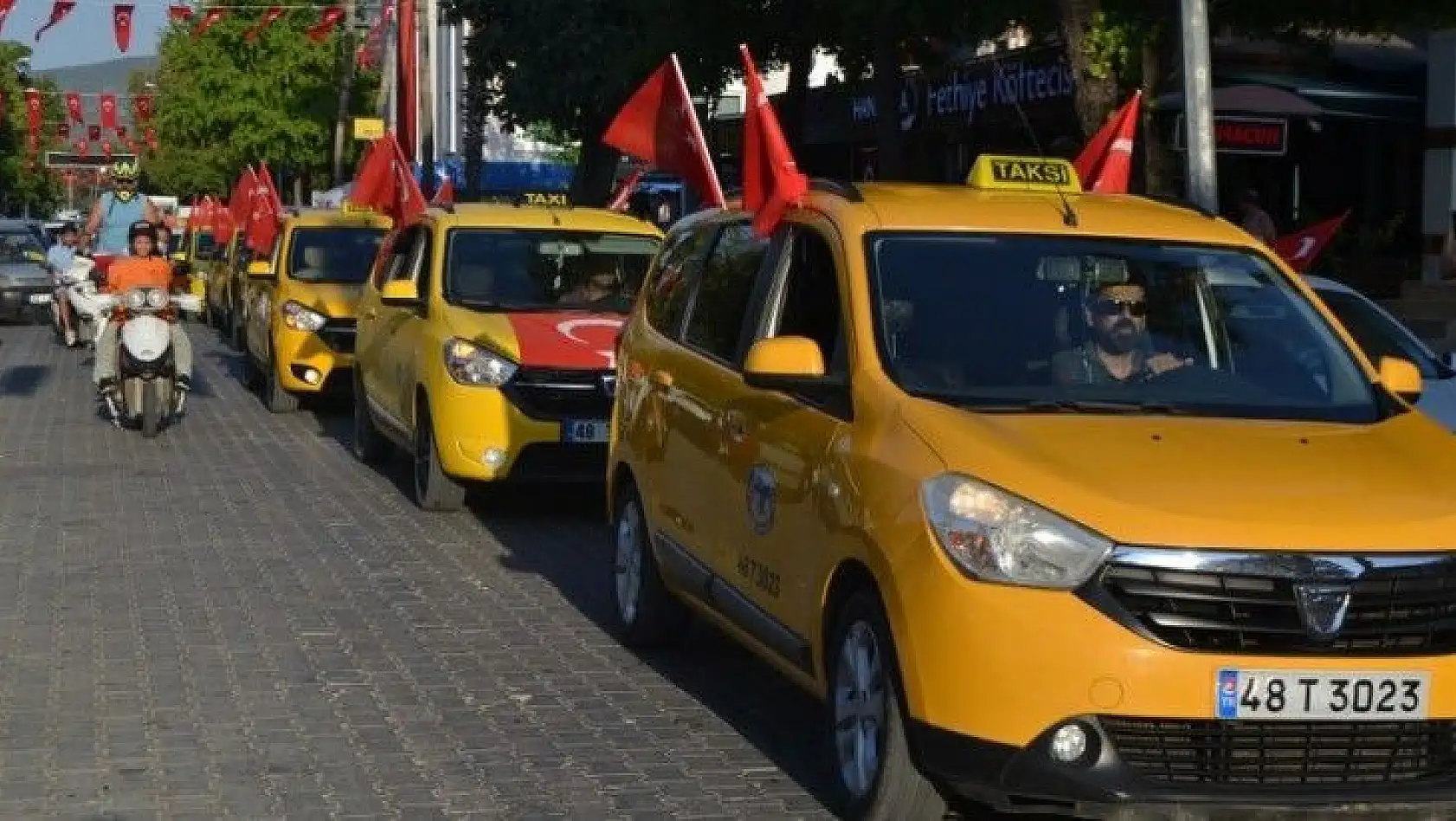 30 AĞUSTOS ZAFER KONVOYUNA COŞKULU KATILIM