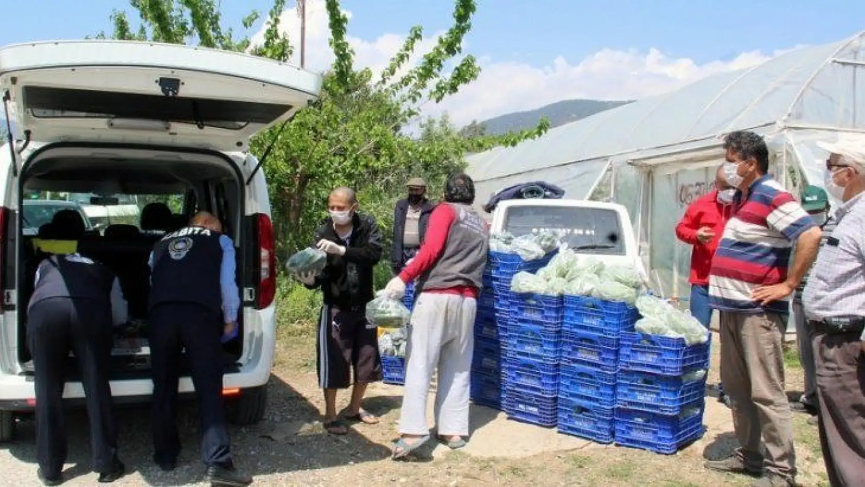 400 Kilo Sebzeyi İhtiyaç Sahibi Ailelere Bağışladı