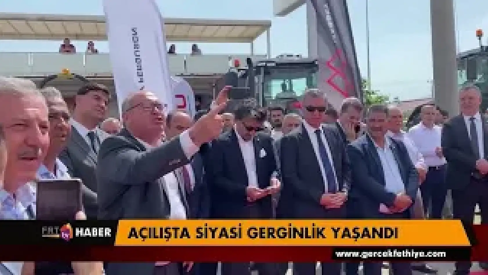 Açılışta siyasi gerginlik yaşandı