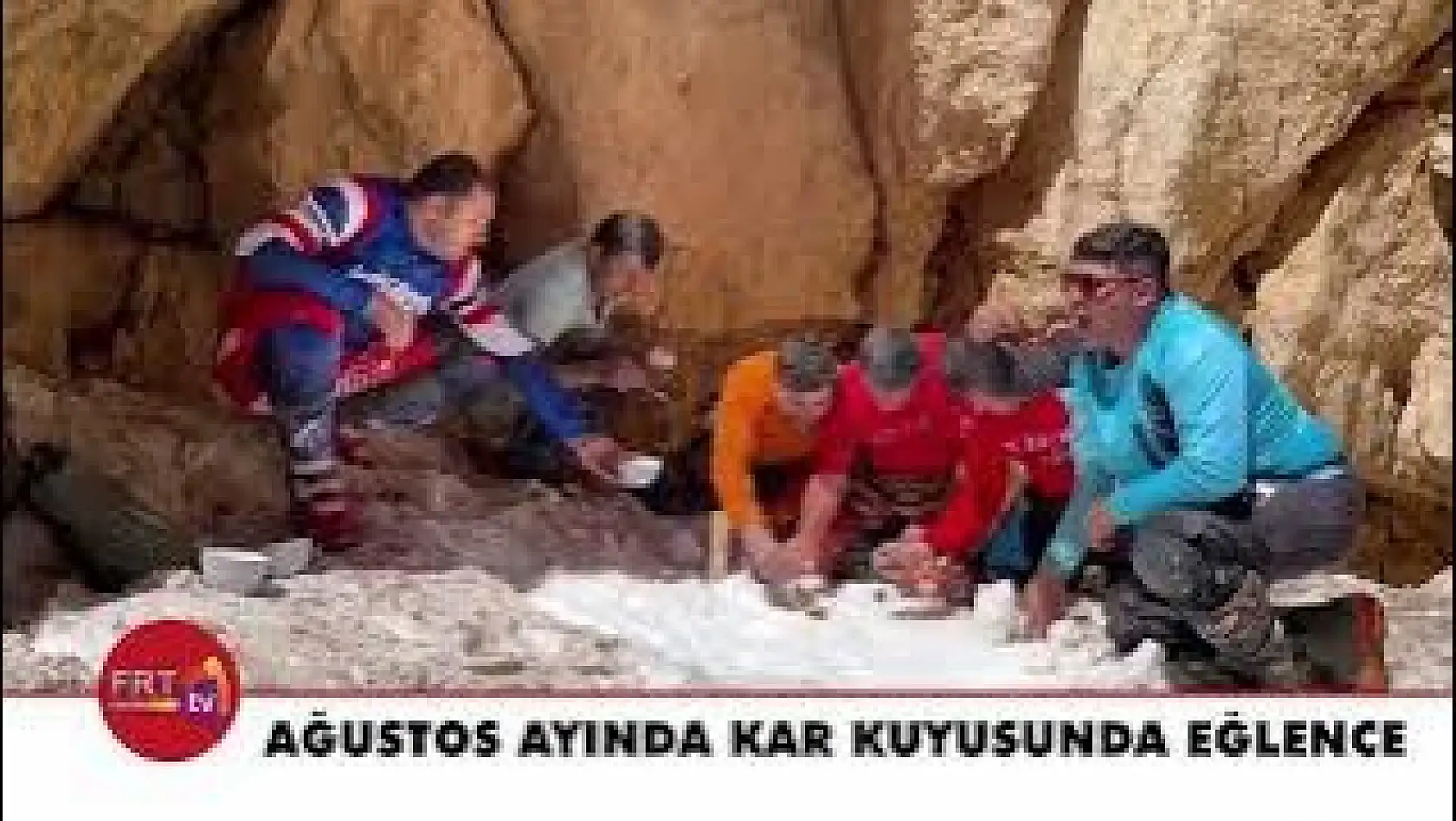 Ağustos ayında kar kuyusunda eğlence