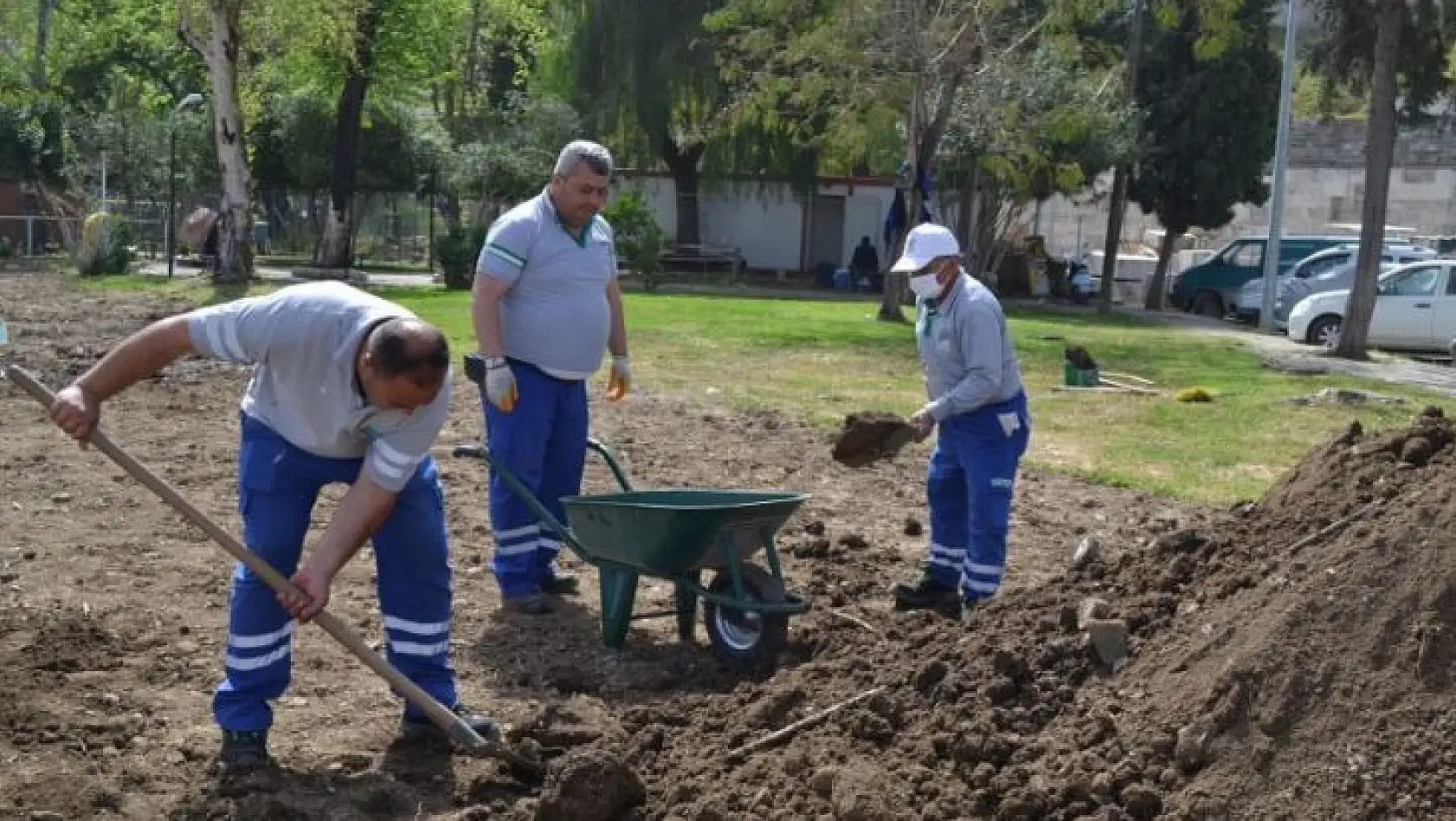 Amfi tiyatro sahipsiz kaldı