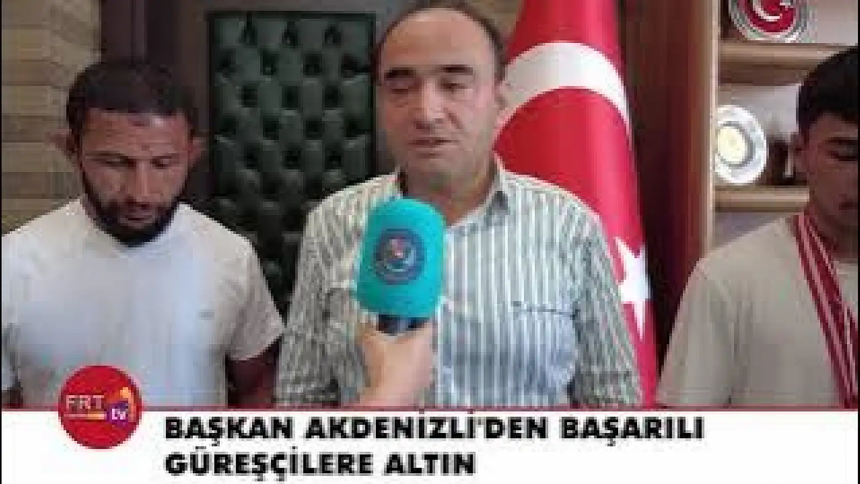 Başkan Akdenizli'den Başarılı Güreşçilere Altın