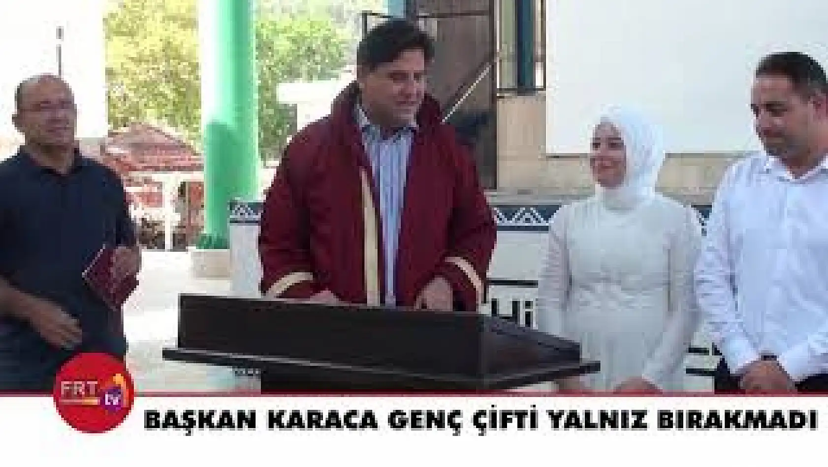 Başkan Karaca genç çifti yalnız bırakmadı