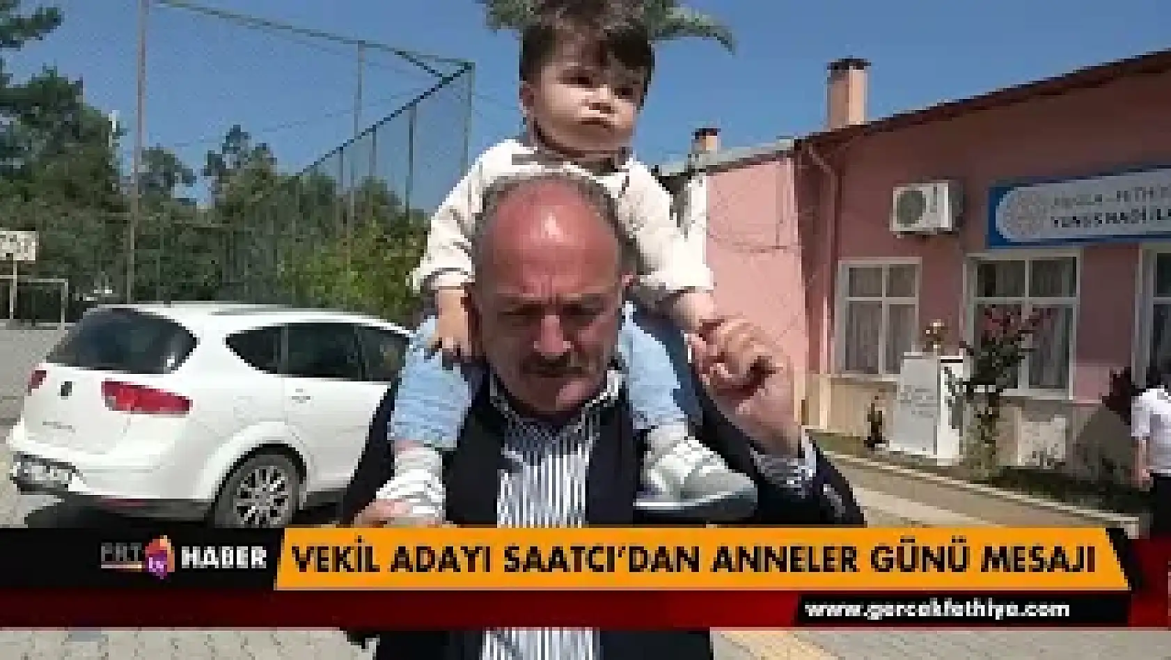 Behçet Saatcı, oy kullanma işleminin ardından anneler gününü kutladı