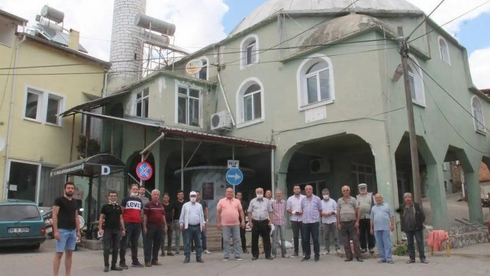 CHP, CAMİ BOYATIYOR