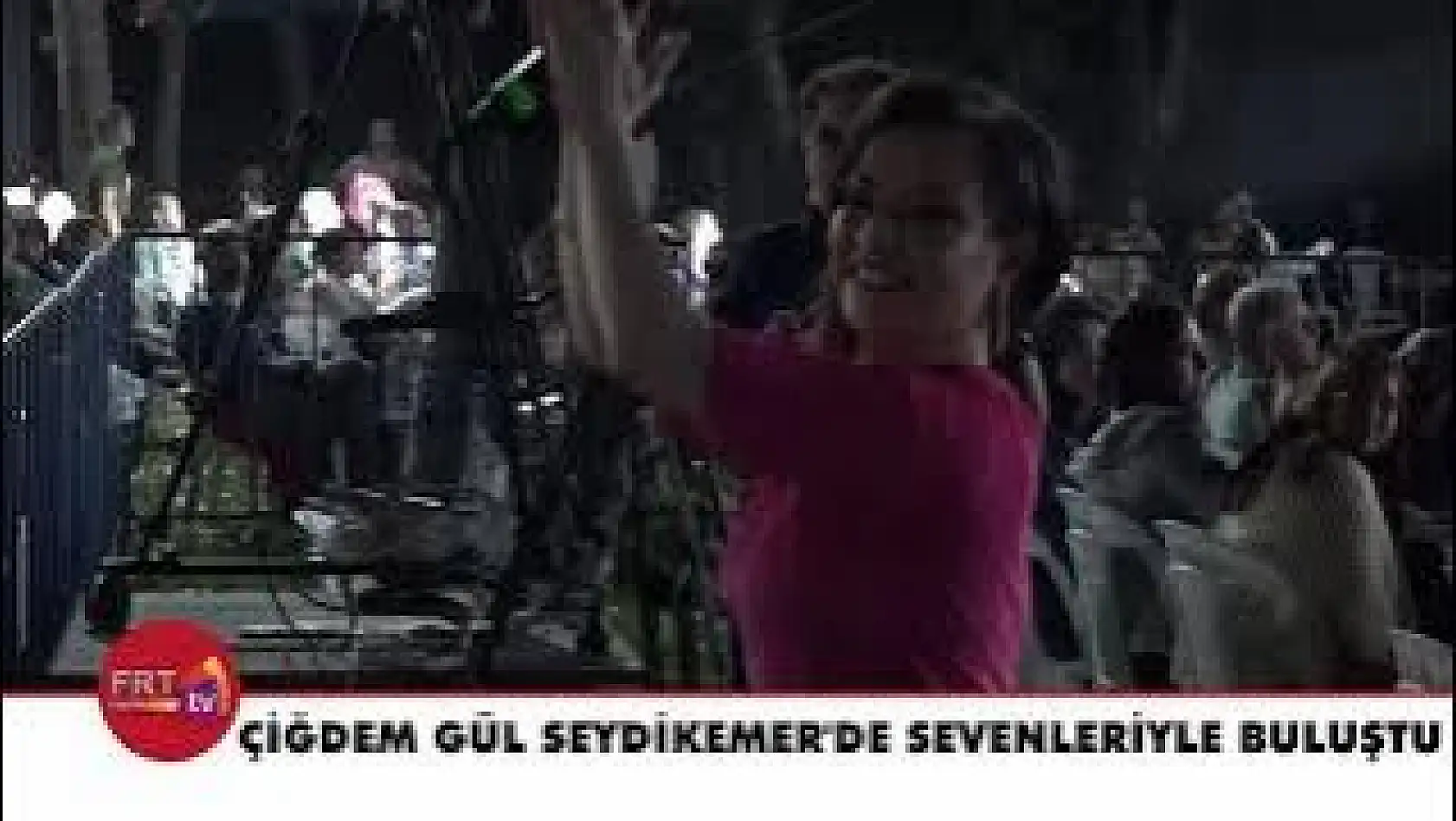 Çiğdem Gül Seydikemer'de sevenleriyle buluştu