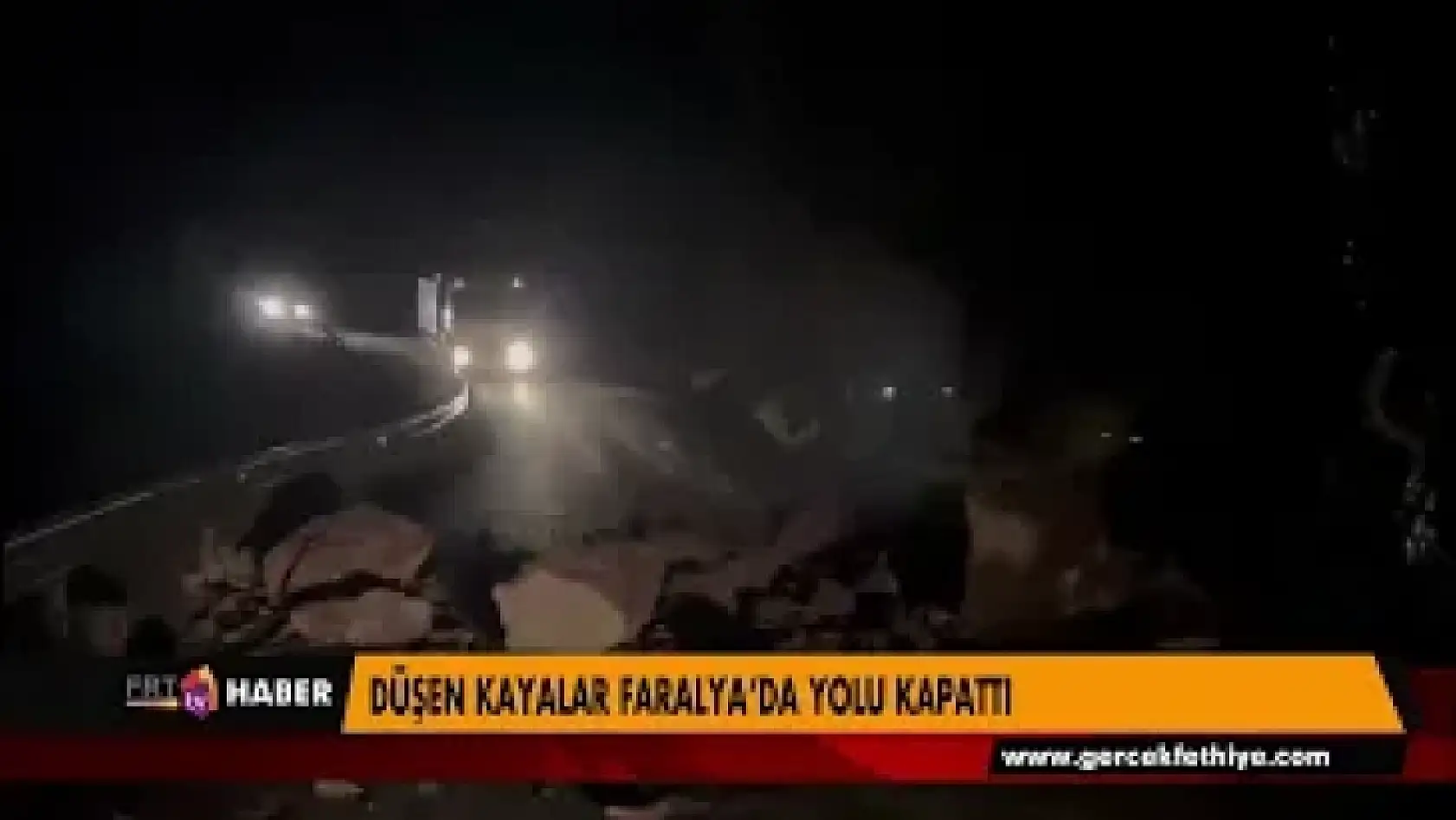 DÜŞEN KAYALAR FARALYA'DA YOLU KAPATTI