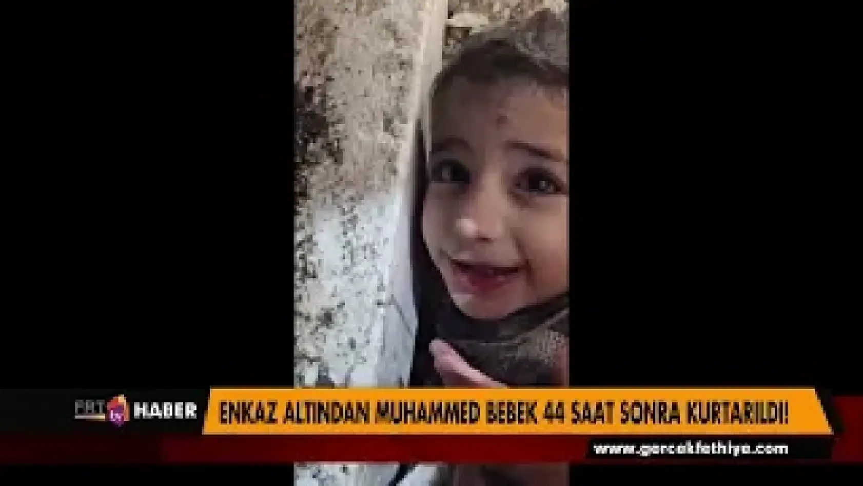 ENKAZ ALTINDA ŞİŞE KAPAĞIYLA SU İÇİRDİLERMUHAMMED BEBEK 44 SAAT SONRA KURTARILDI!