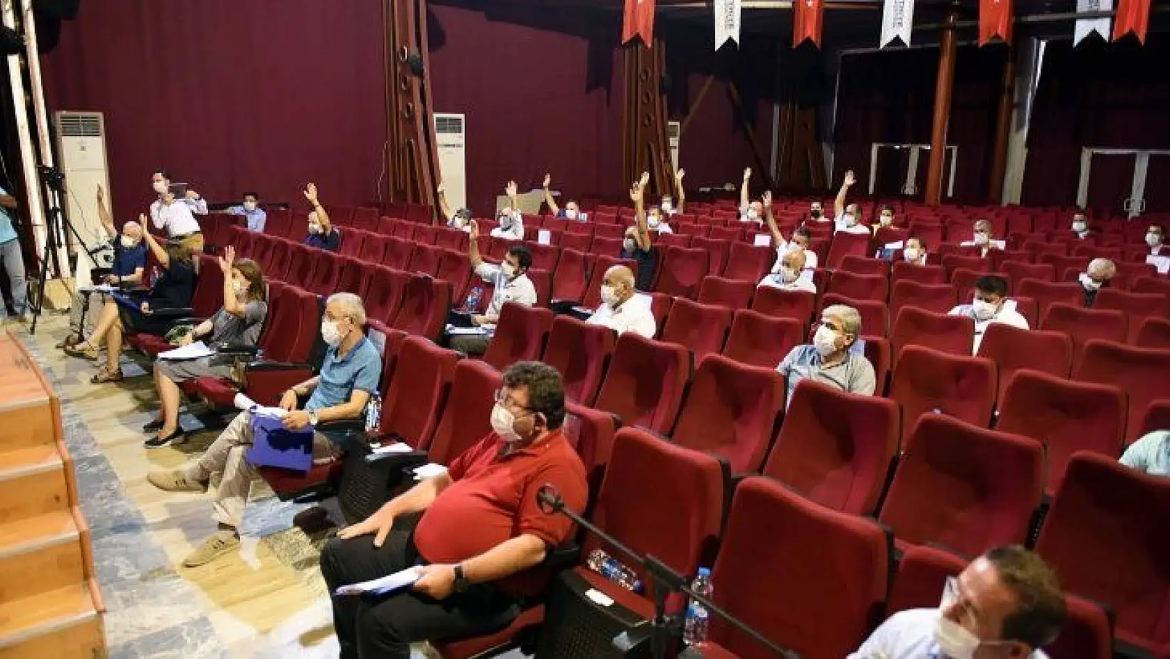 FAALİYET RAPORU OY ÇOKLUĞU İLE KABUL EDİLDİ