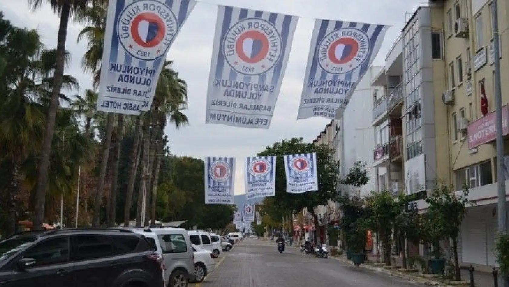 Fethiye sokakları bayraklarla donatıldı