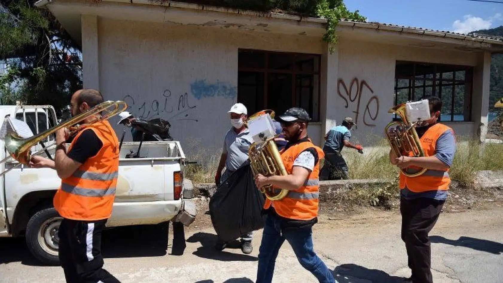 Fethiye'de Bandolu Kıyı Temizliği