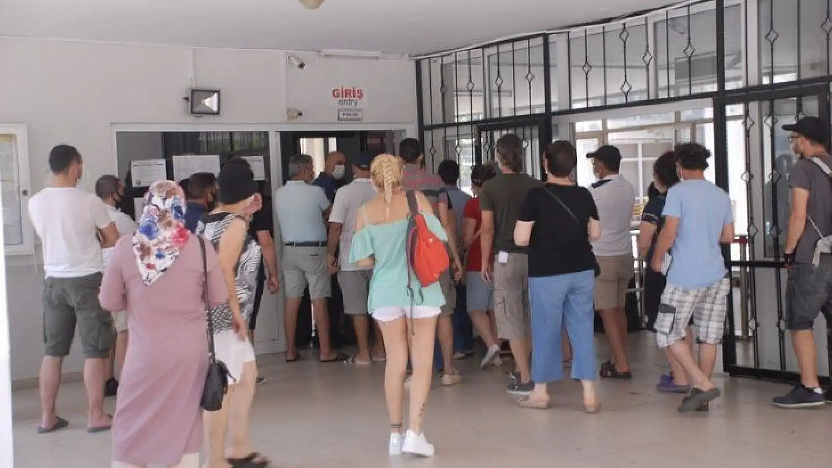 Fethiye'de Seyahat İzni Kuyruğu