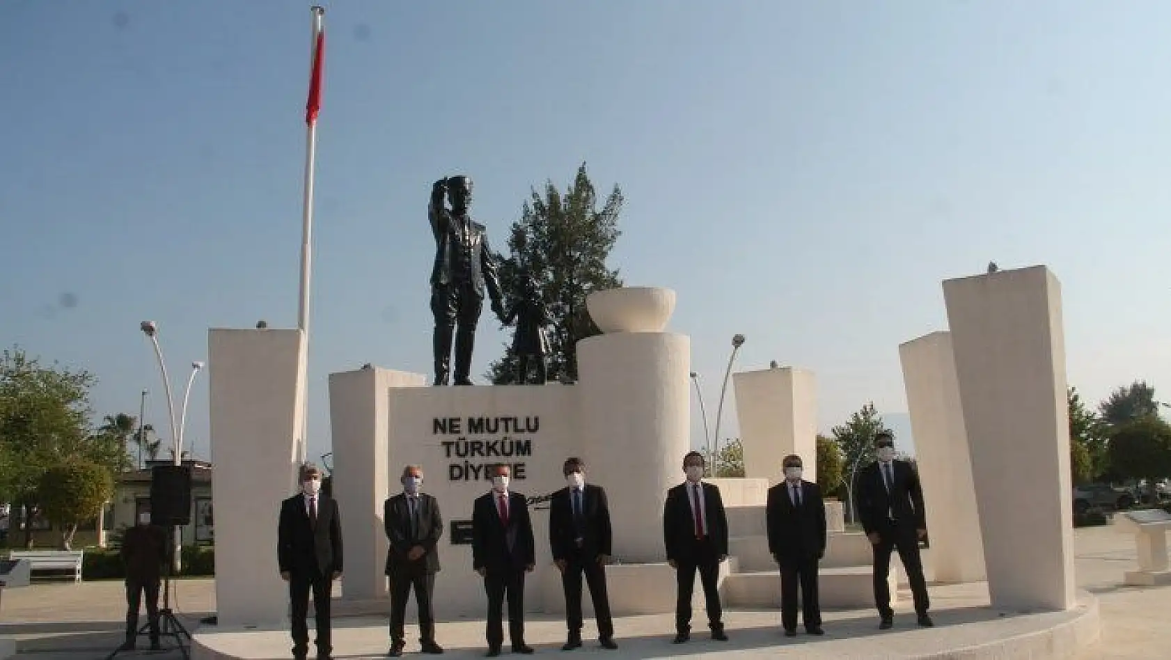 Fethiye'de sosyal mesafeli 23 Nisan töreni