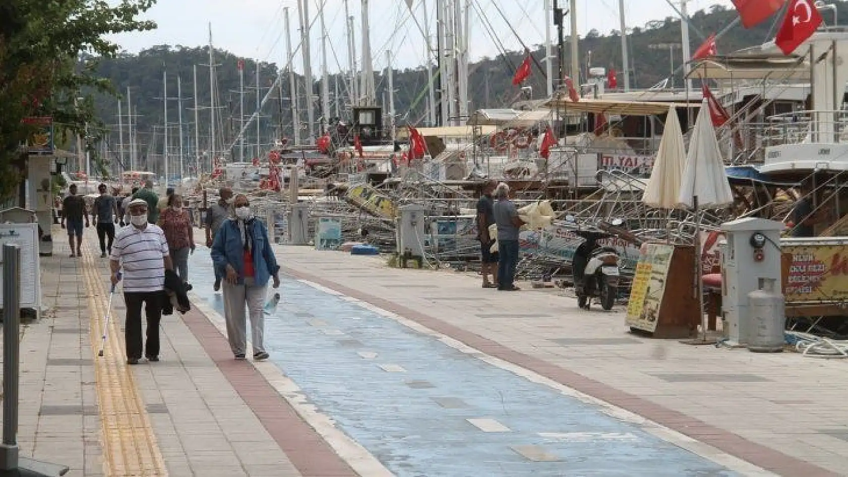 Fethiye'de Yaşlılar Bir Kez Daha Sokağa Çıktı