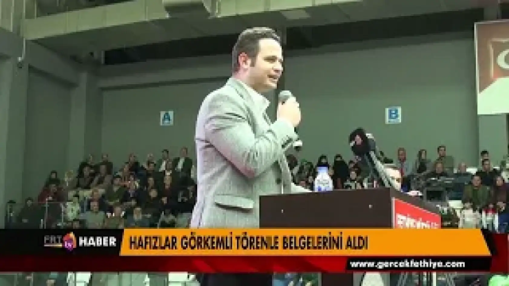 HAFIZLAR GÖRKEMLİ TÖRENLE BELGELERİNİ ALDI