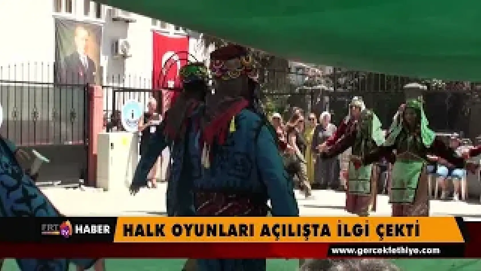 Halk oyunları açılışta ilgi çekti